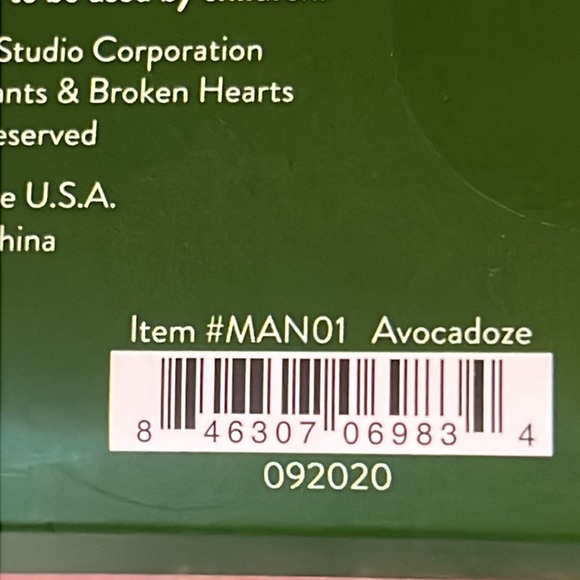 manicure set in “Avocadoze” print-4 tools inside w/zip-closure -NWT-matching bag - Picture 9 of 12